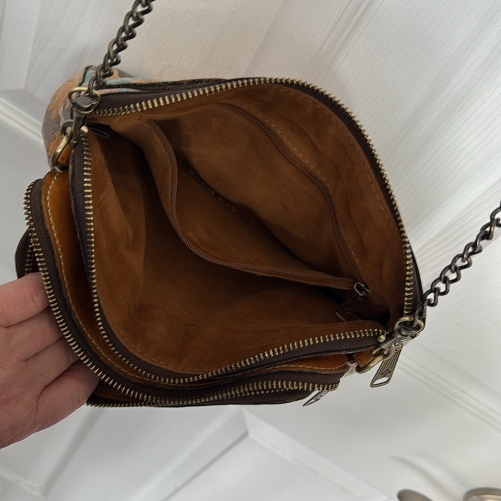 Patricia Nash crossbody gently used - Picture 4 of 8